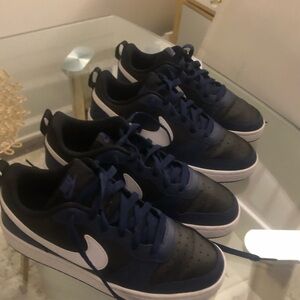 navy & blue court boroughs. size 7y = women’s 9
